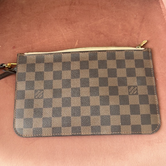 Louis Vuitton wristlet - Picture 5 of 6